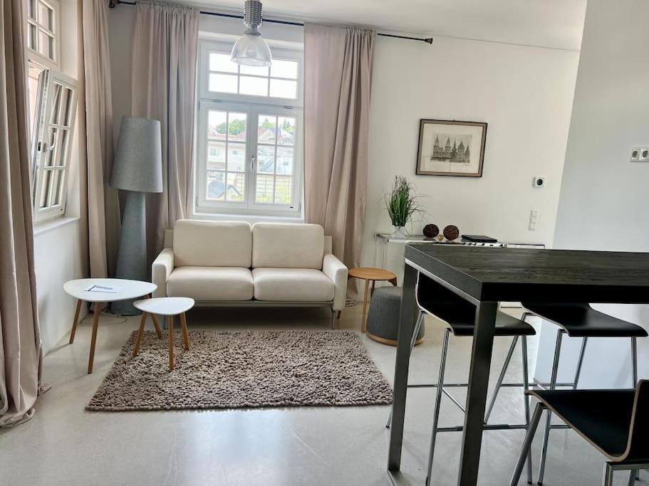 Luxus-Apartment in historischer Villa, Balkon & Lift, Nähe Therme Bad Hall