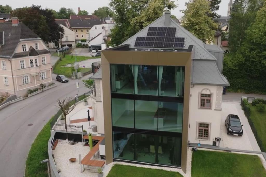 Luxus-Apartment in historischer Villa, Balkon & Lift, Nähe Therme Bad Hall