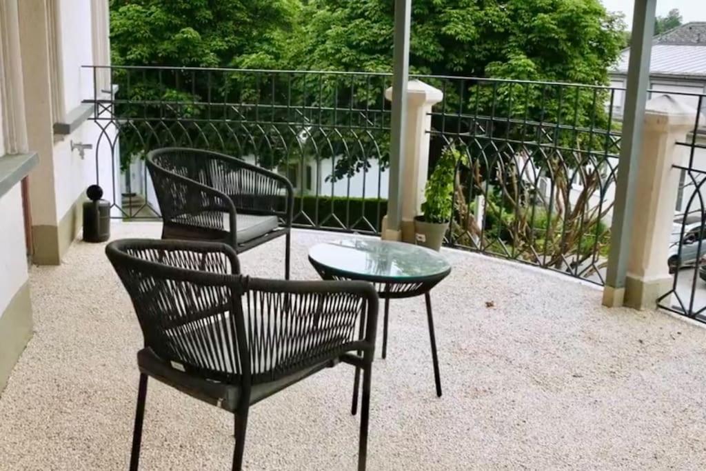 Luxus-Apartment in historischer Villa, Balkon & Lift, Nähe Therme Bad Hall