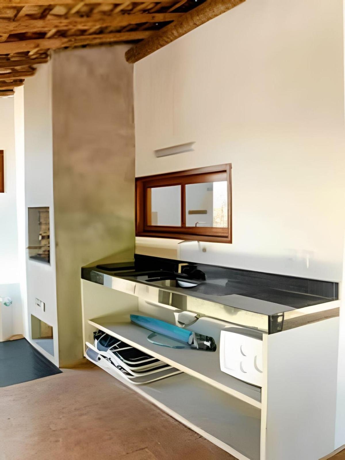 Brisa · casa com piscina, a 80 m do mar com café da manhã