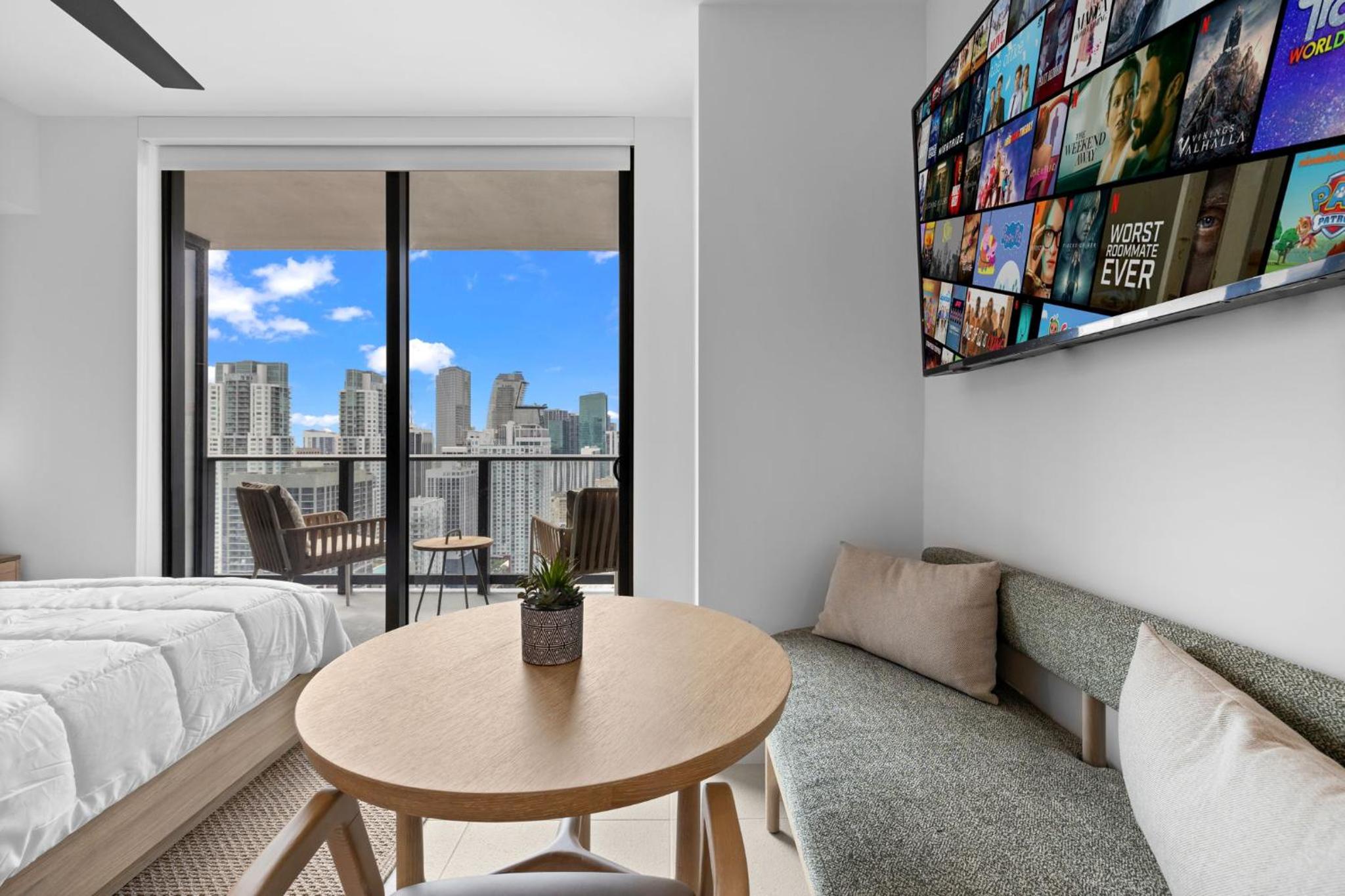 Ultimate Elegance Studio with Panoramic City Views photo 5