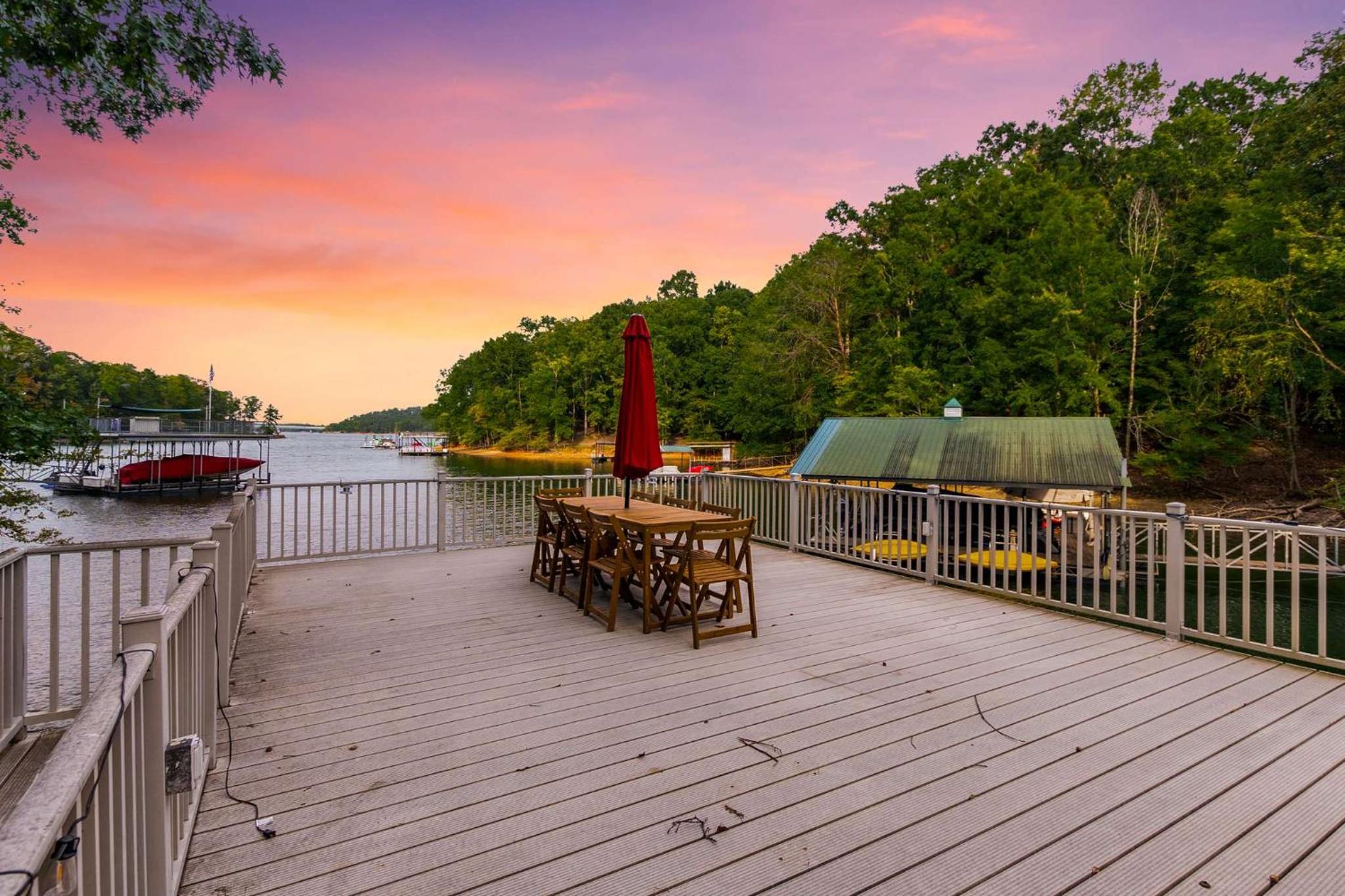 Hotel New Waterfront Property In L Lanier With Hottub, Firepit, Wifi