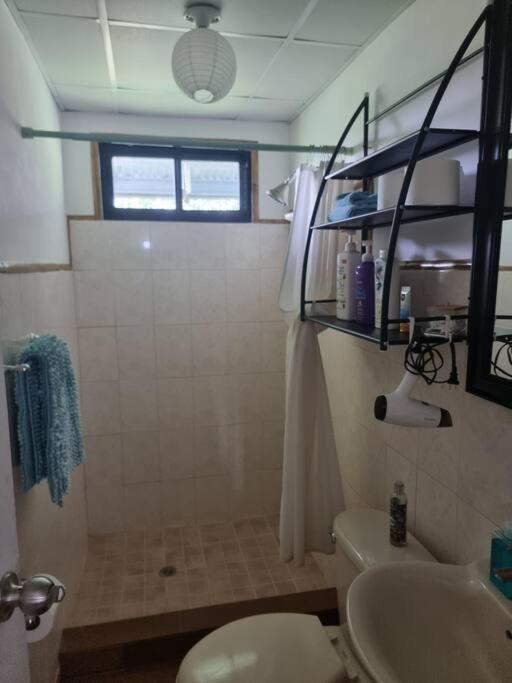 Cool Loft with King Bed 10 mins David 20 mins to Boquete