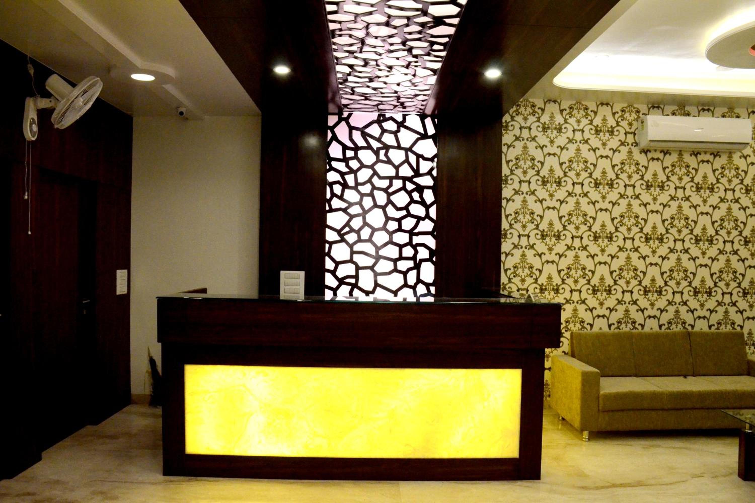 Hotel Gulmohar Pride