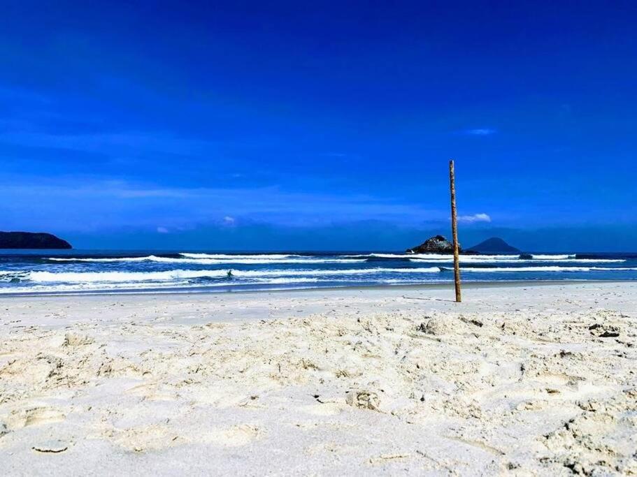 Casa com vista para o mar em Juquehy com 4 suítes, piscina privativa e sauna, 80 mts da praia