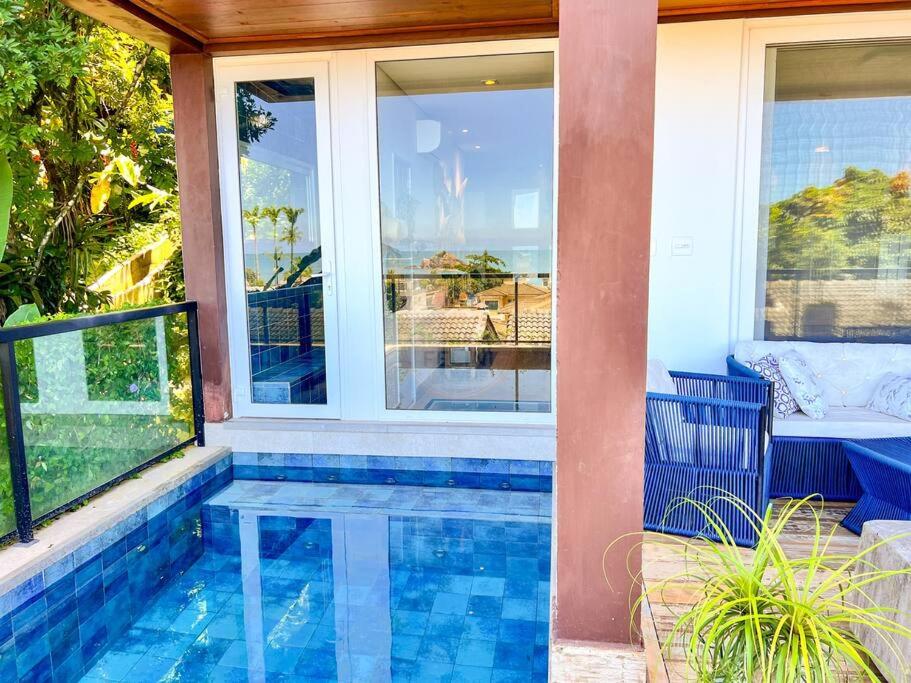 Casa com vista para o mar em Juquehy com 4 suítes, piscina privativa e sauna, 80 mts da praia