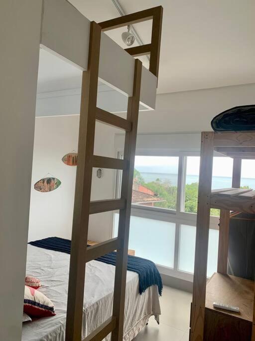 Casa com vista para o mar em Juquehy com 4 suítes, piscina privativa e sauna, 80 mts da praia
