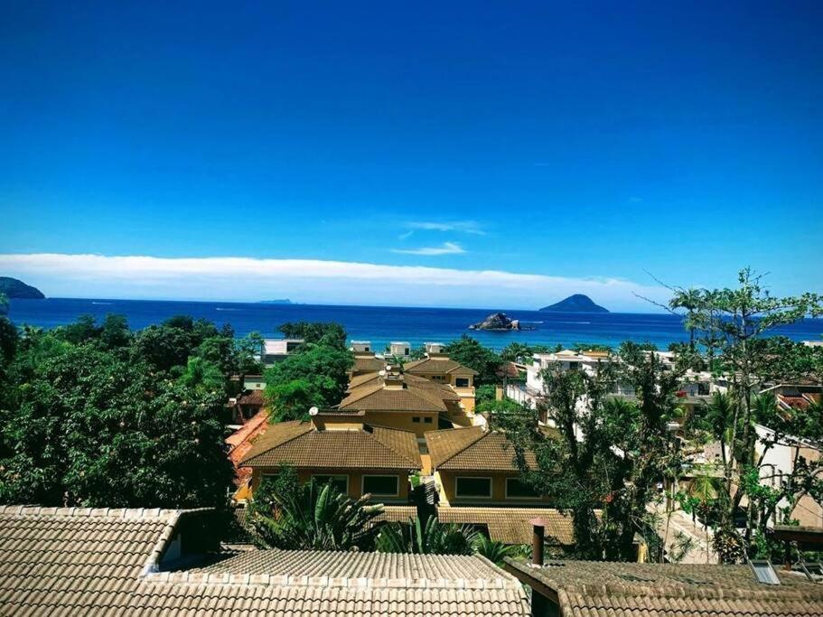 Casa com vista para o mar em Juquehy com 4 suítes, piscina privativa e sauna, 80 mts da praia