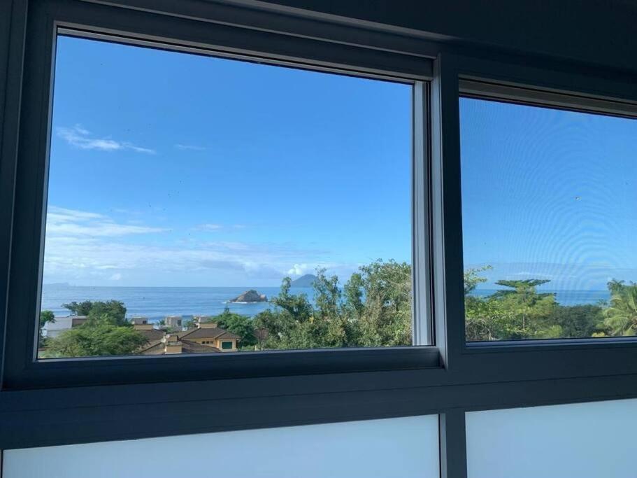 Casa com vista para o mar em Juquehy com 4 suítes, piscina privativa e sauna, 80 mts da praia