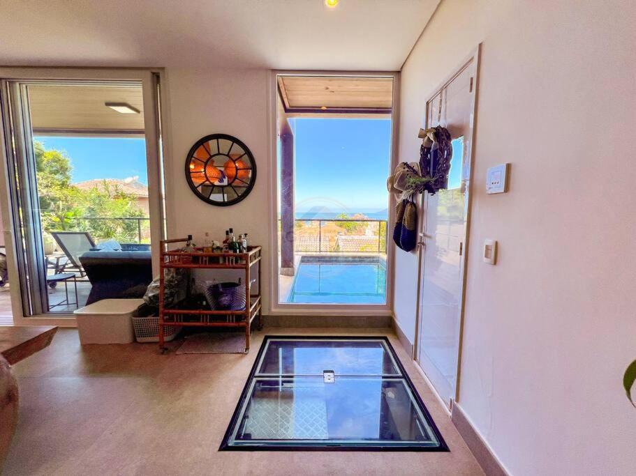 Casa com vista para o mar em Juquehy com 4 suítes, piscina privativa e sauna, 80 mts da praia