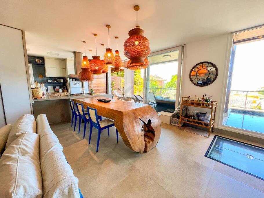 Casa com vista para o mar em Juquehy com 4 suítes, piscina privativa e sauna, 80 mts da praia