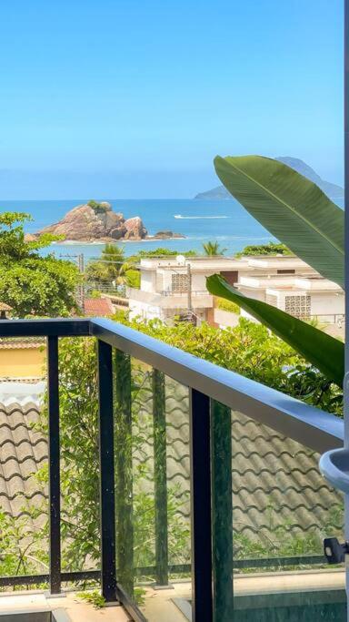 Casa com vista para o mar em Juquehy com 4 suítes, piscina privativa e sauna, 80 mts da praia