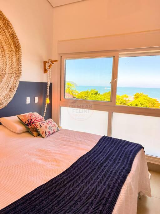 Casa com vista para o mar em Juquehy com 4 suítes, piscina privativa e sauna, 80 mts da praia
