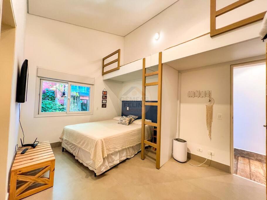 Casa com vista para o mar em Juquehy com 4 suítes, piscina privativa e sauna, 80 mts da praia