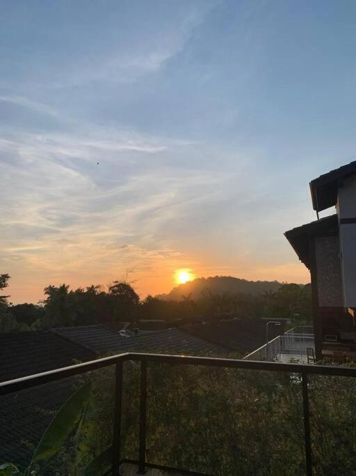 Casa com vista para o mar em Juquehy com 4 suítes, piscina privativa e sauna, 80 mts da praia