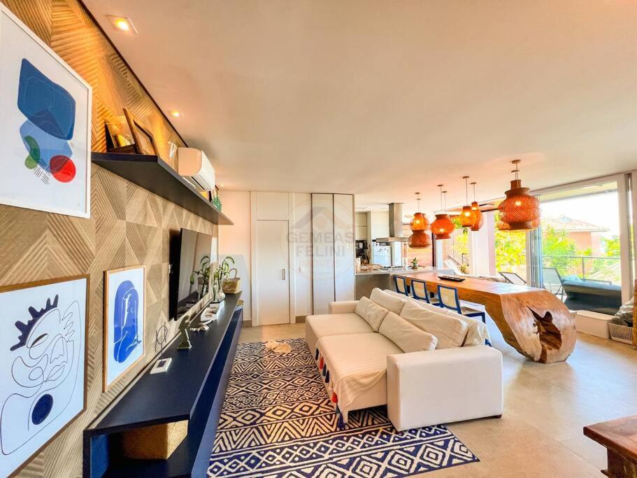 Casa com vista para o mar em Juquehy com 4 suítes, piscina privativa e sauna, 80 mts da praia