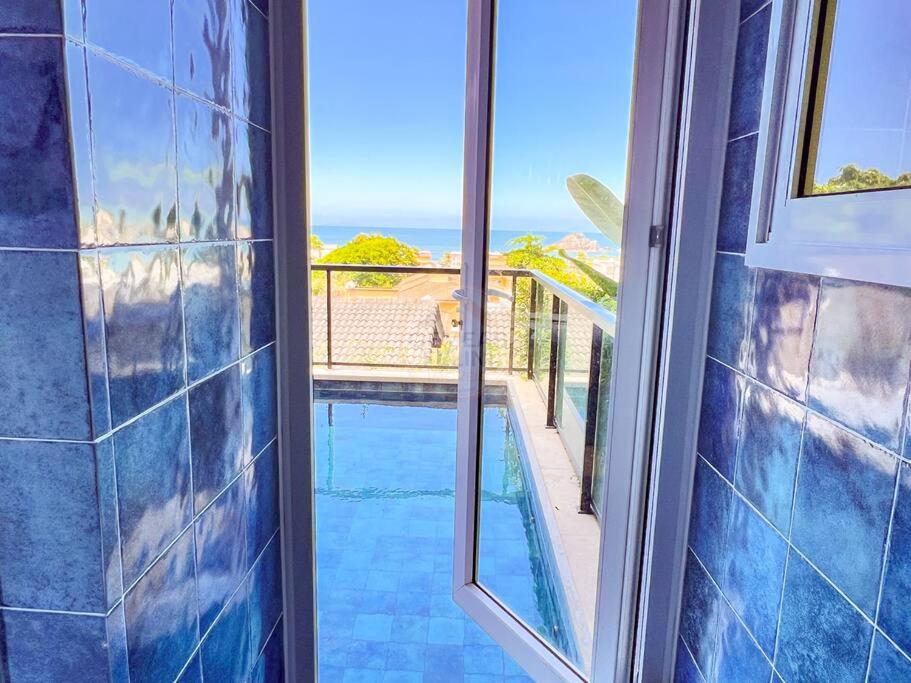 Casa com vista para o mar em Juquehy com 4 suítes, piscina privativa e sauna, 80 mts da praia