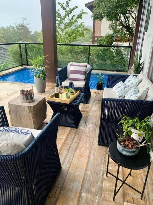 Casa com vista para o mar em Juquehy com 4 suítes, piscina privativa e sauna, 80 mts da praia