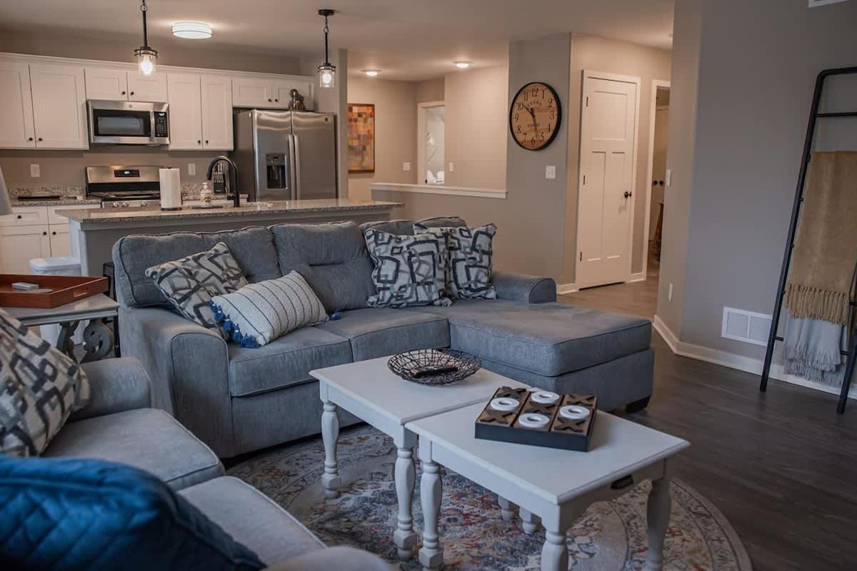 Rockford Vacations - Lovely 2 Bed with Office Loves Park - Property Image 1
