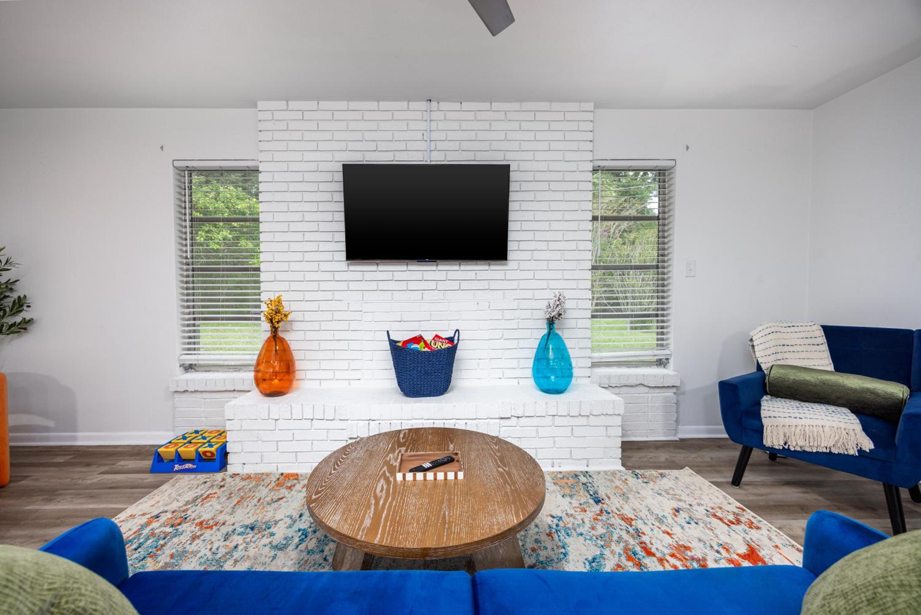 Vibrant 4bd with Games & Backyard - 5 Mins to UF