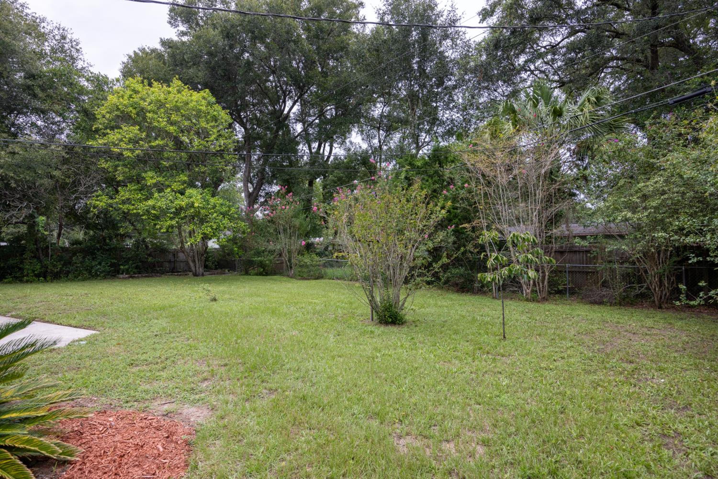 Vibrant 4bd with Games & Backyard - 5 Mins to UF