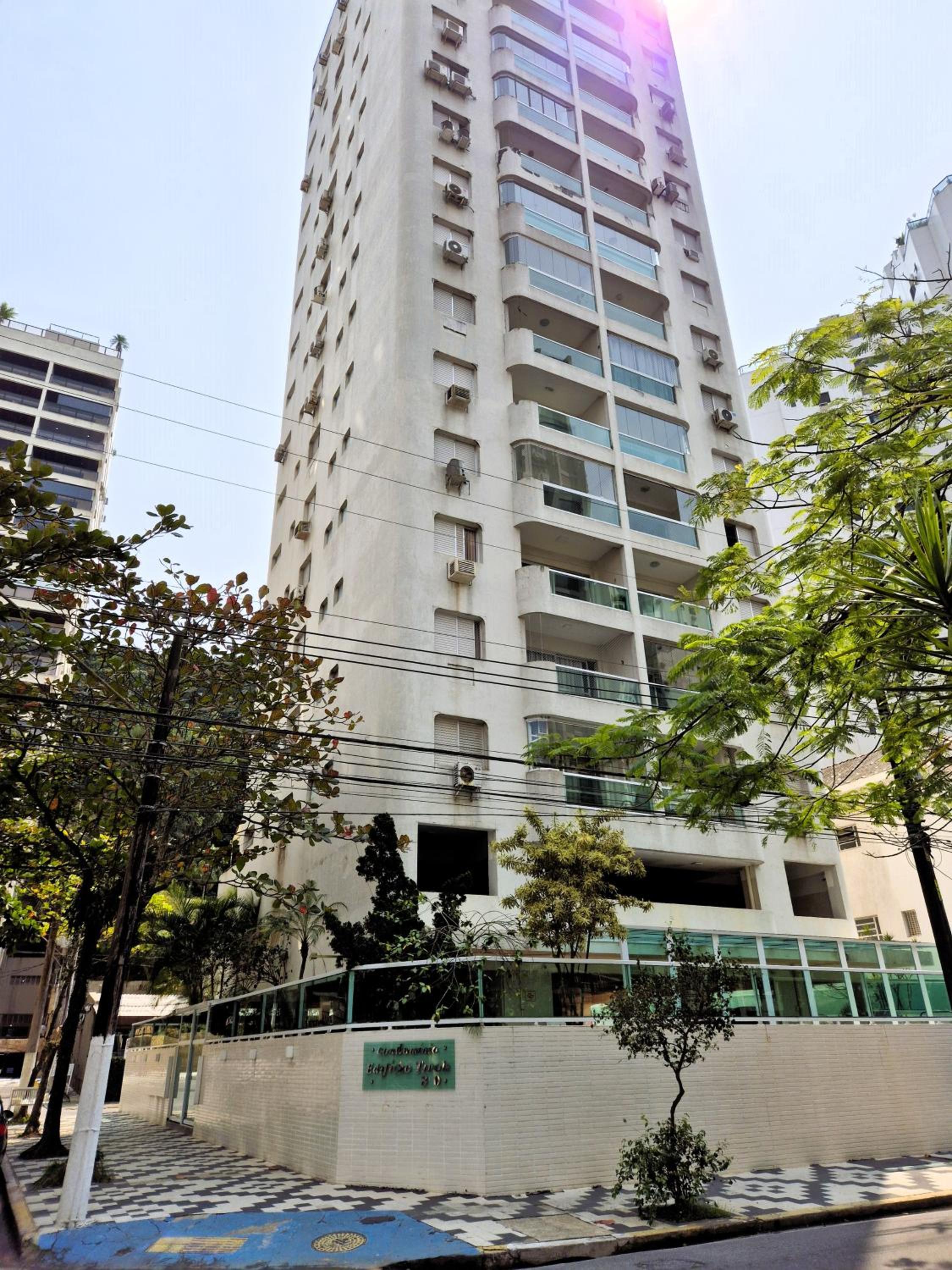 Apto Pitangueiras 200m praia