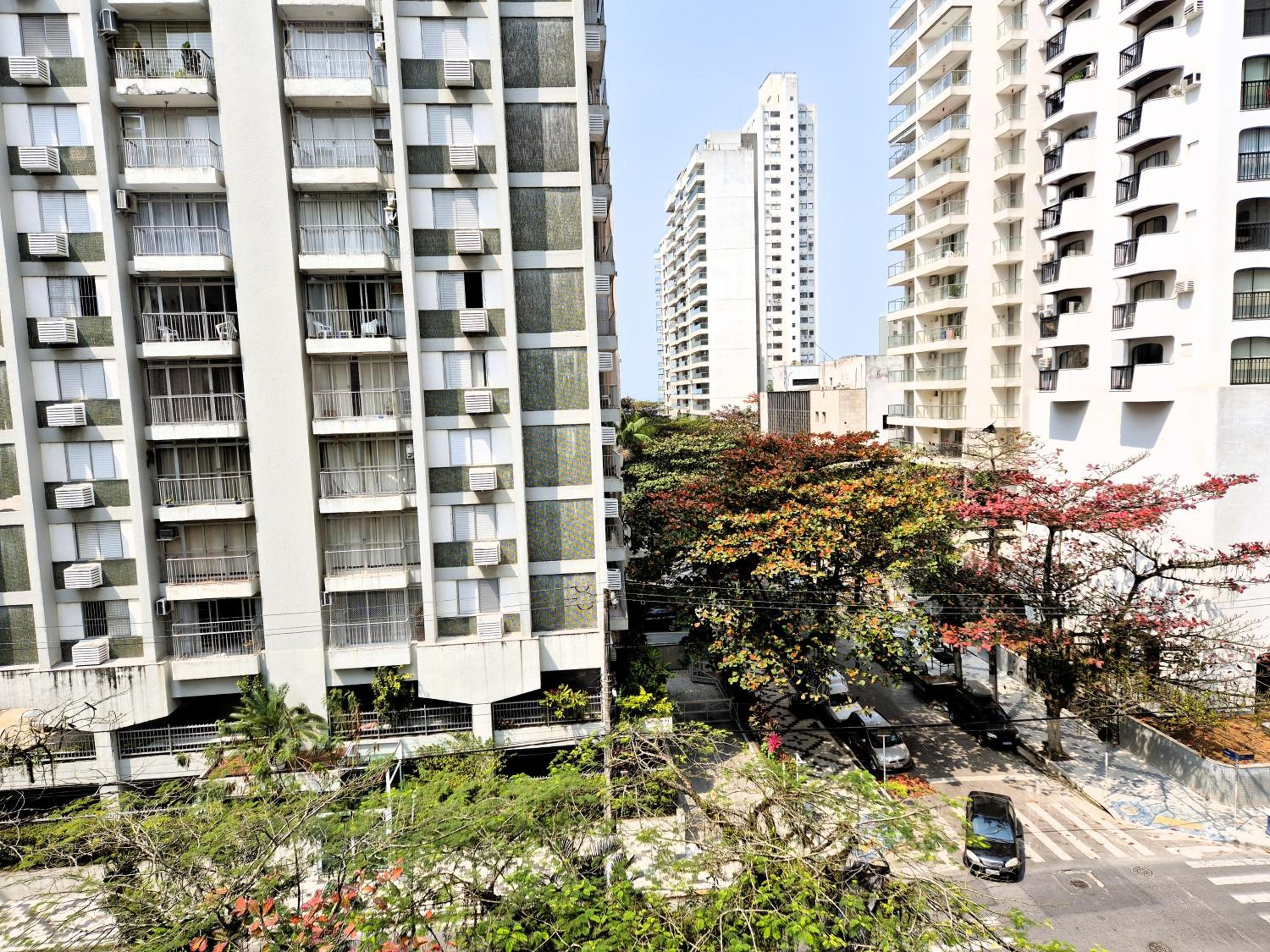 Apto Pitangueiras 200m praia