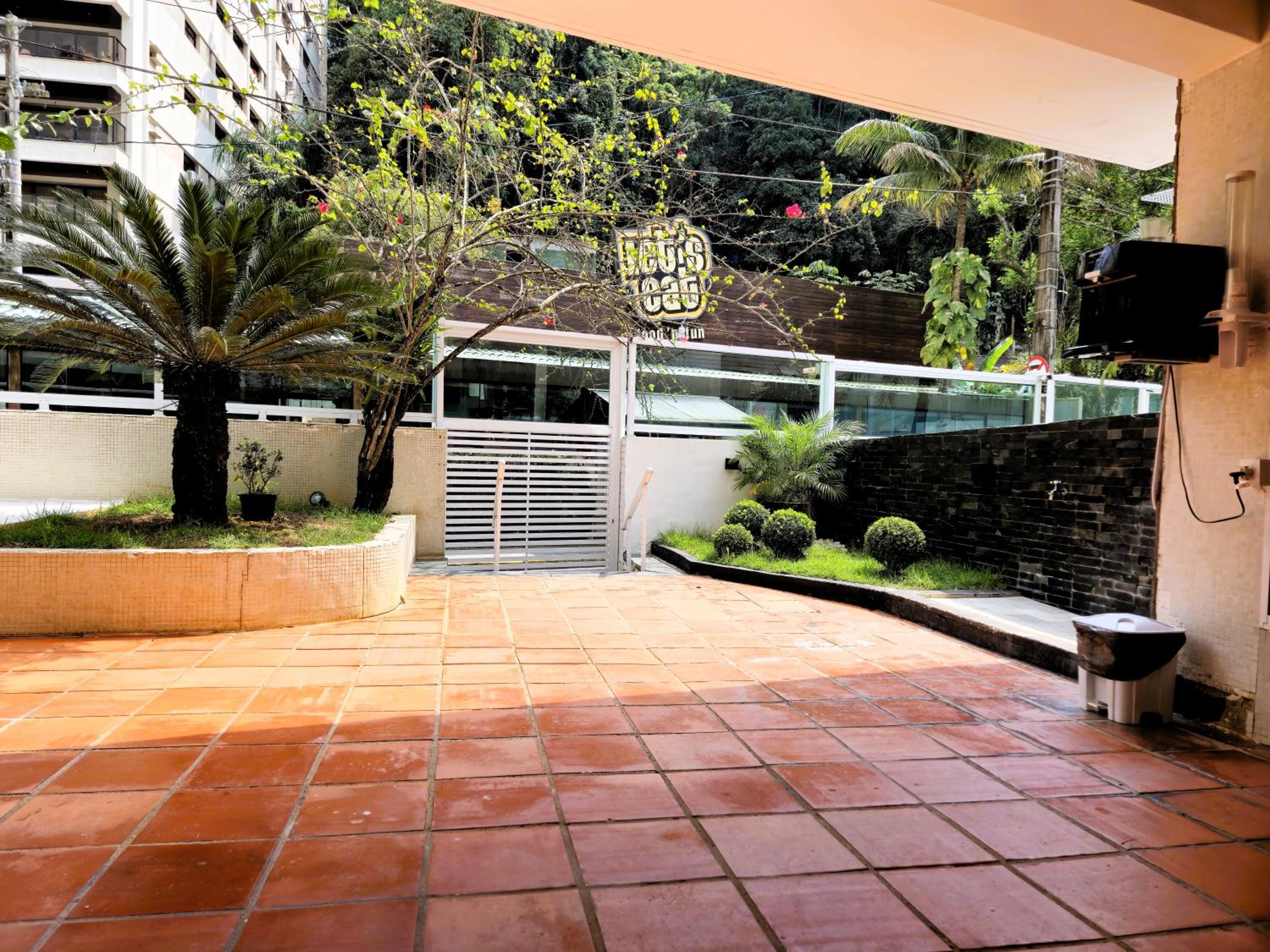 Apto Pitangueiras 200m praia