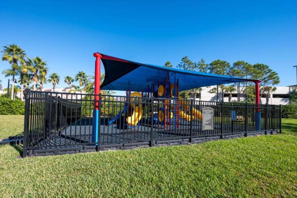 Vista Cay Lakeview Chic Next to Pool Near all theme Parks walk to the convention center