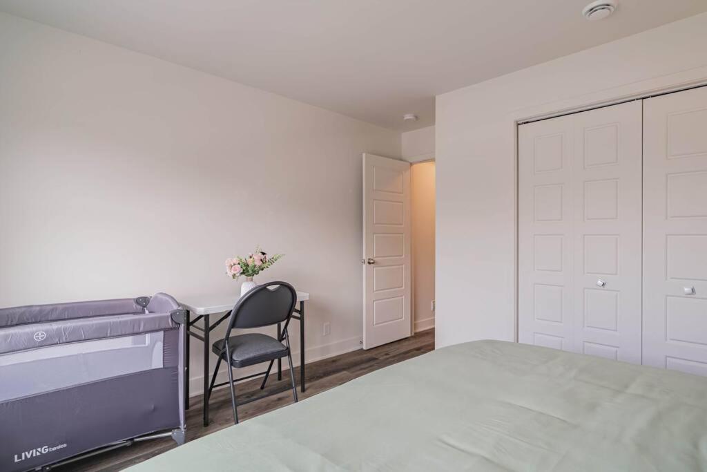 Stylish 3BR Oasis with 2 FREE Parking Spots