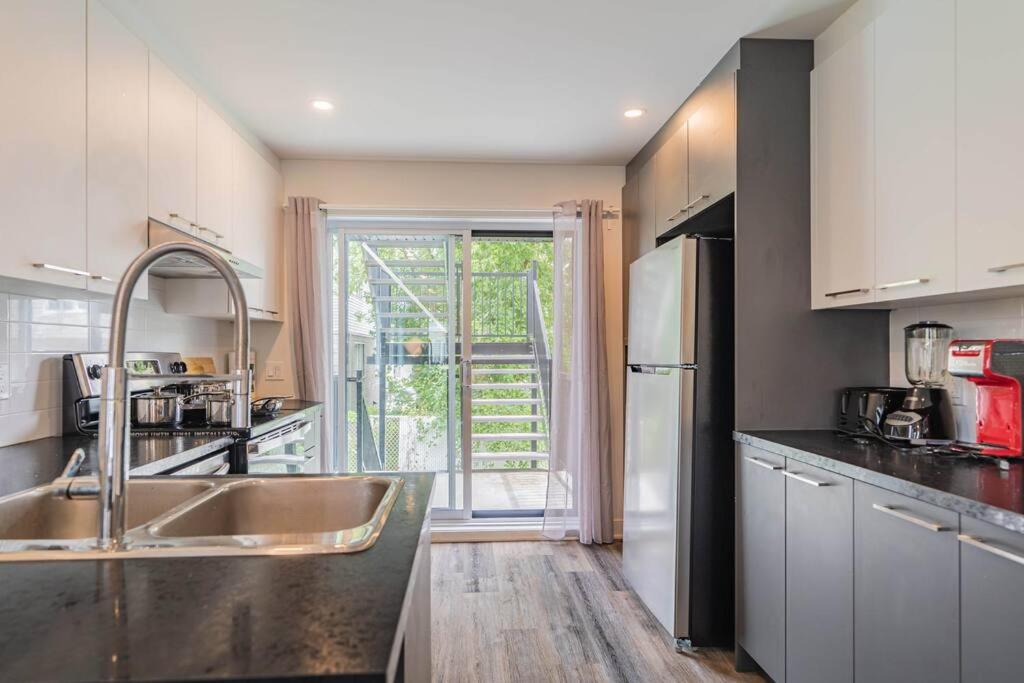 Stylish 3BR Oasis with 2 FREE Parking Spots