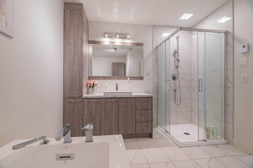 Stylish 3BR Oasis with 2 FREE Parking Spots