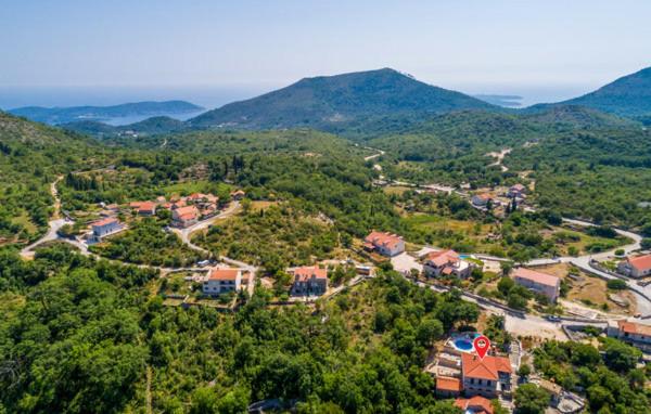 Villa Kate - outdoor pool, 4 bedrooms, free parking