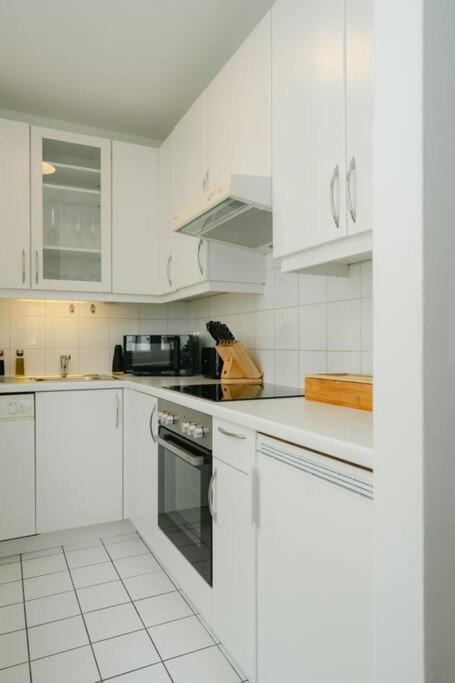 Hip APT perfect for 4 or 6, great district, metro