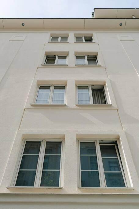 Hip APT perfect for 4 or 6, great district, metro