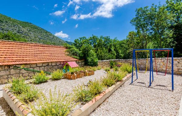 Villa Kate - outdoor pool, 4 bedrooms, free parking