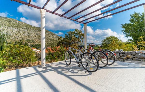 Villa Kate - outdoor pool, 4 bedrooms, free parking