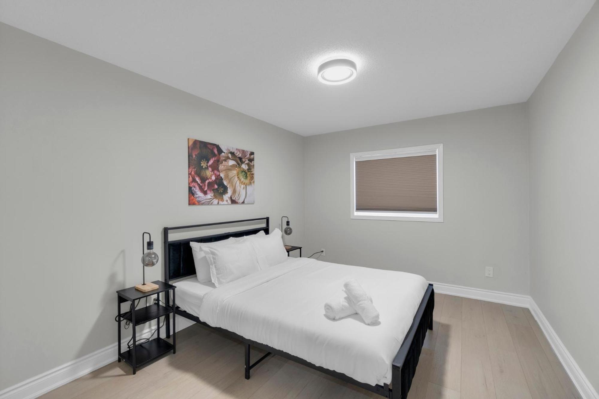 6 Bedroom House with Basement and Balcony