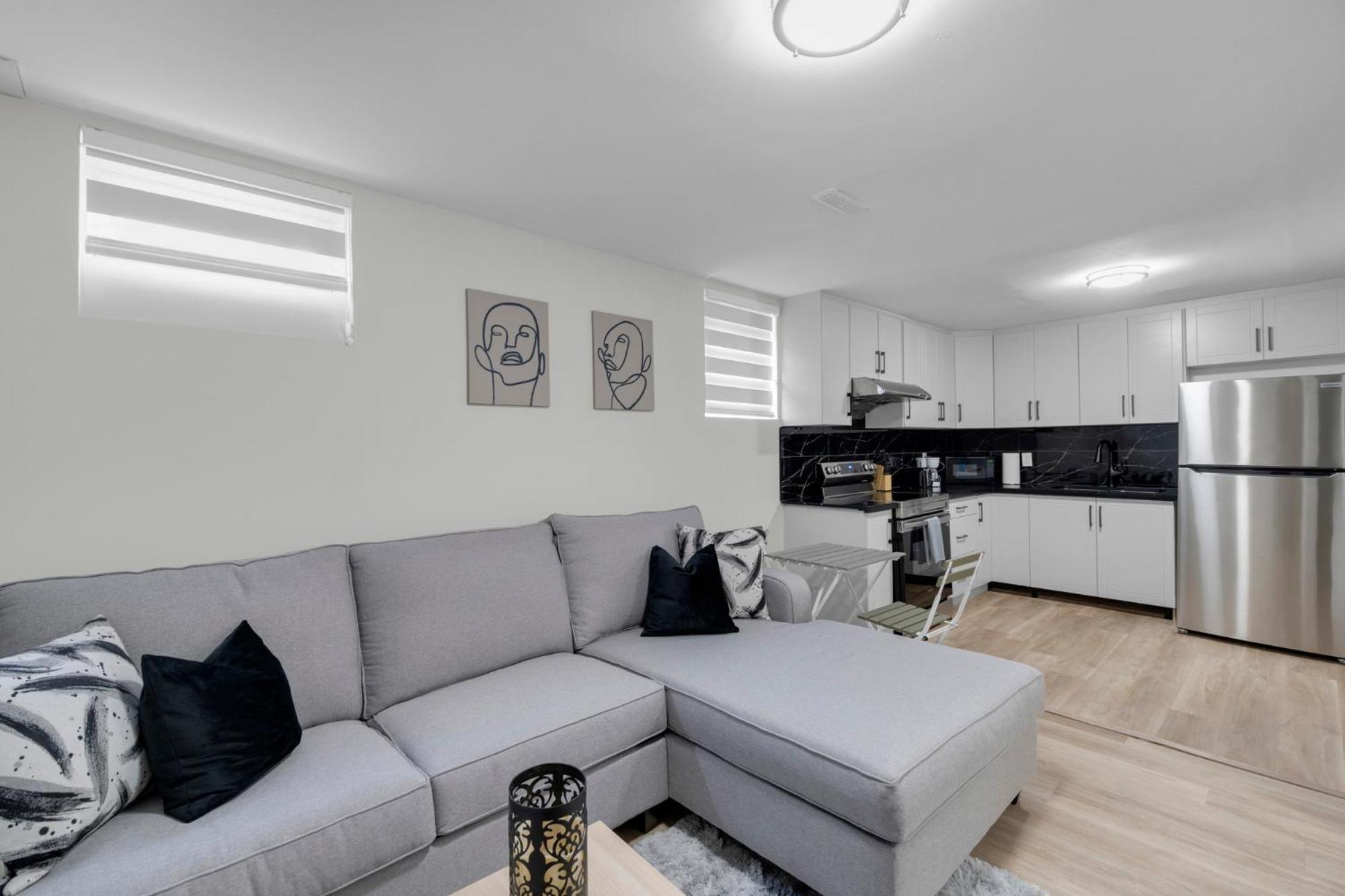 6 Bedroom House with Basement and Balcony