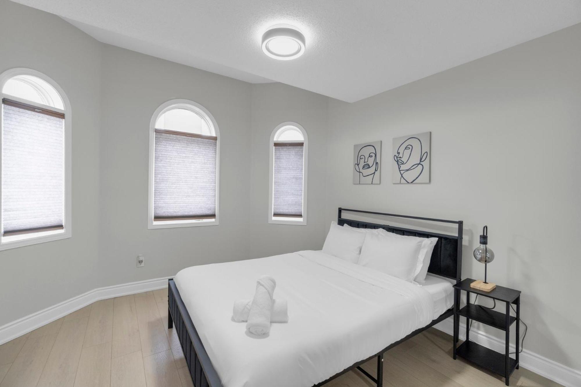6 Bedroom House with Basement and Balcony