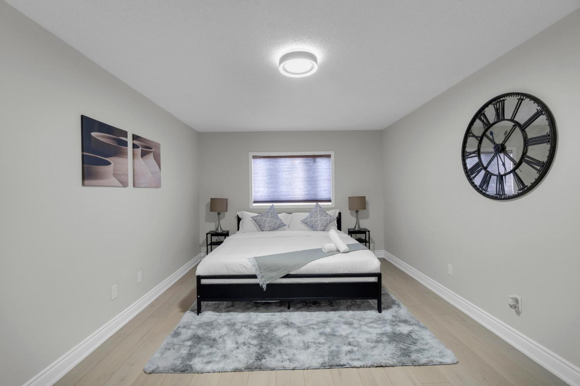 6 Bedroom House with Basement and Balcony