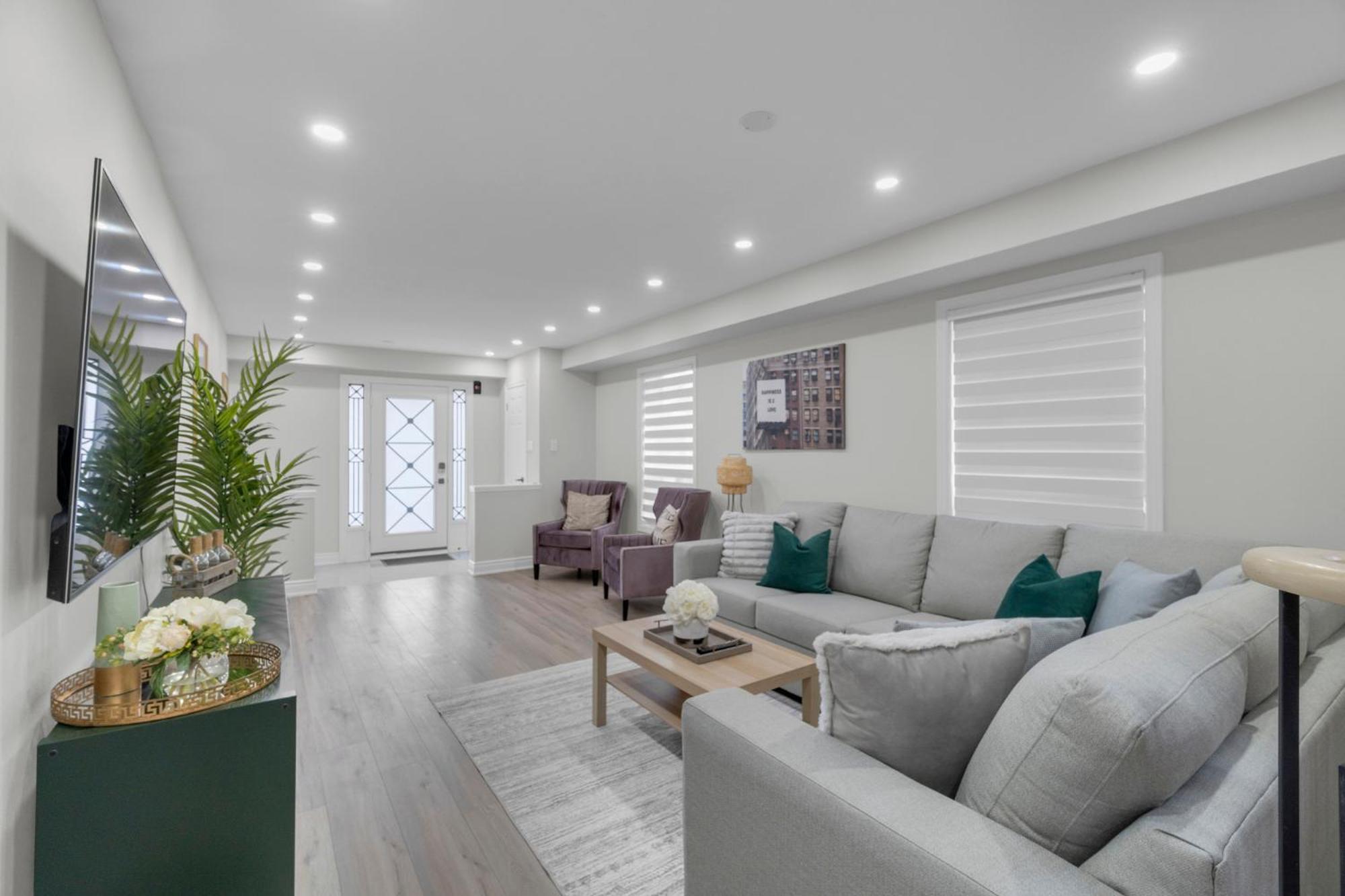 6 Bedroom House with Basement and Balcony