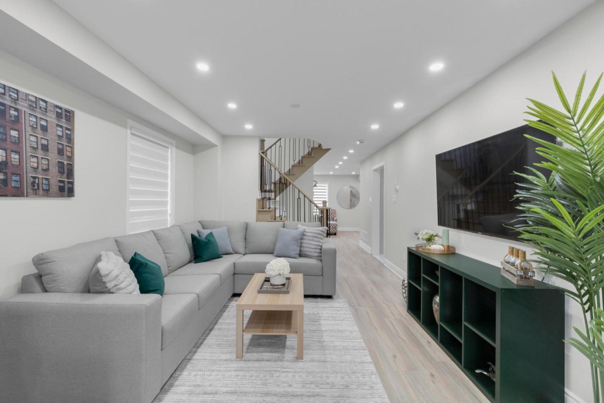 6 Bedroom House with Basement and Balcony