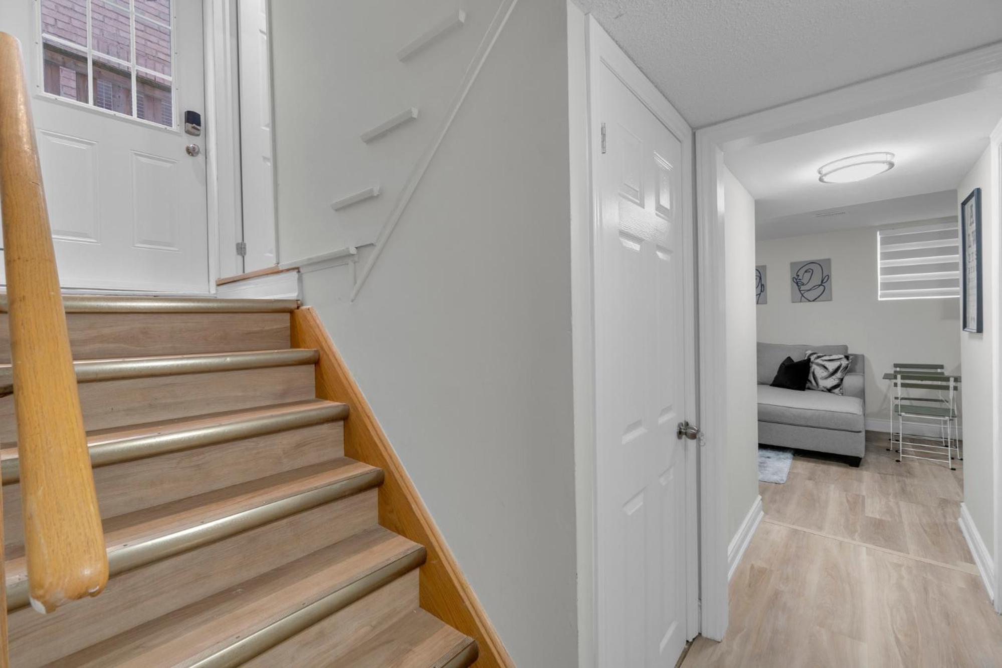 6 Bedroom House with Basement and Balcony