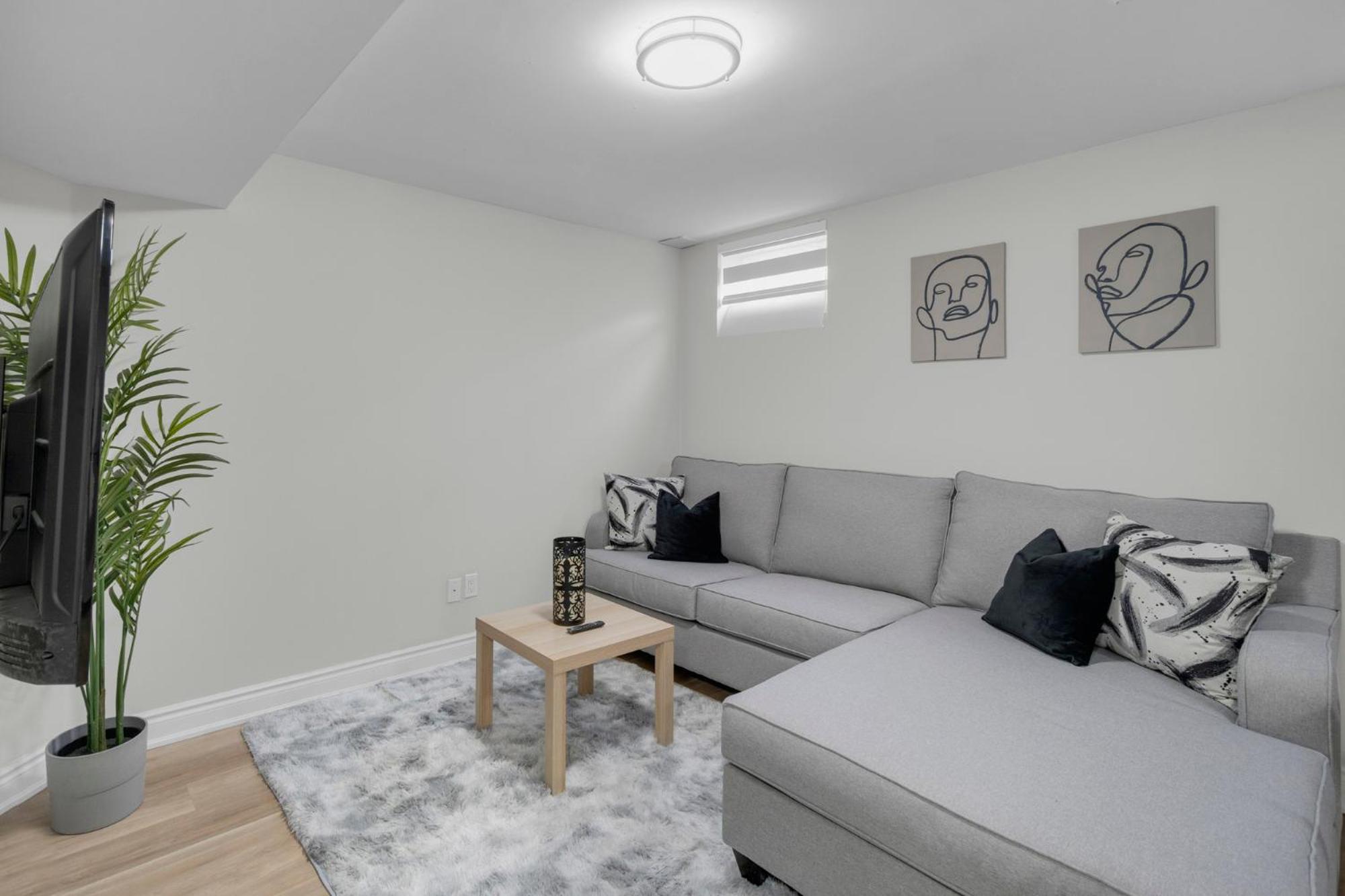 6 Bedroom House with Basement and Balcony