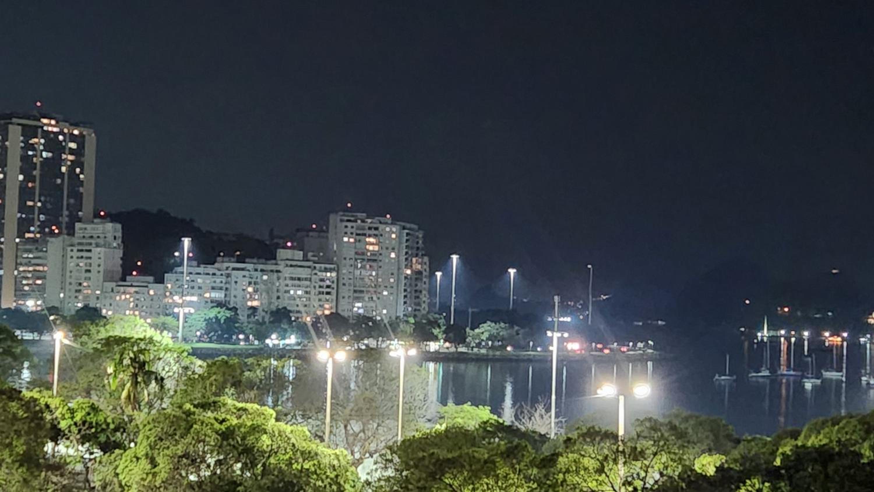 Em frente à praia - conforto, localização e vista
