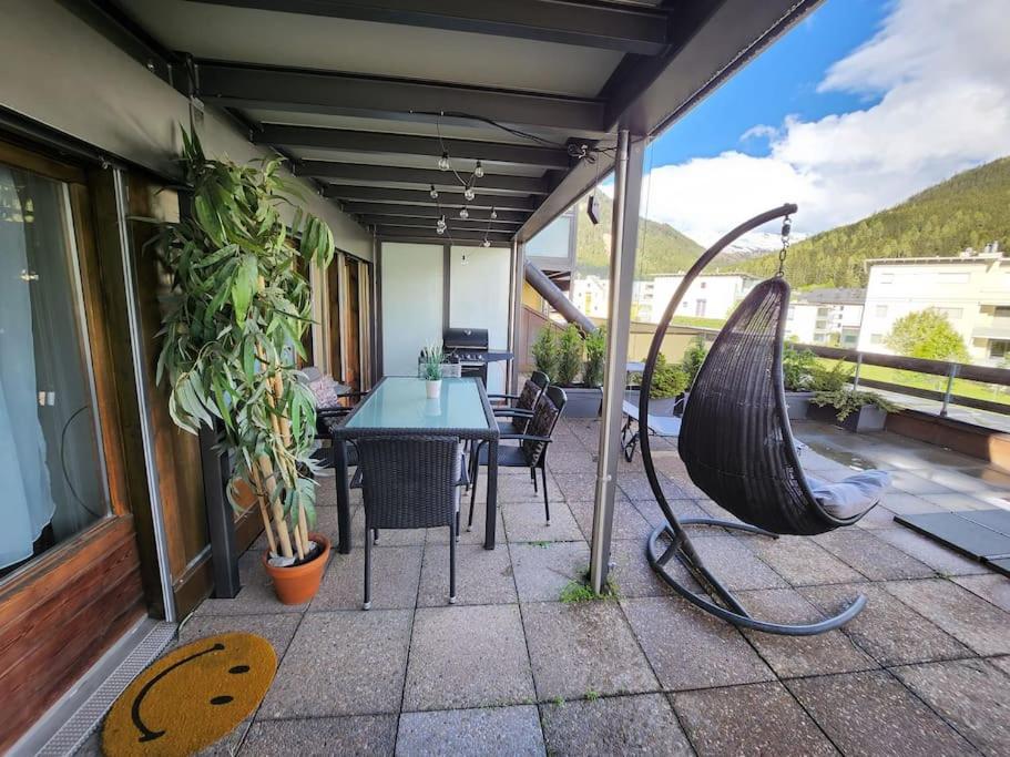 Für 4 Pers neben Talstation Parsennbahn und Bünda Skilift private Dachterrasse