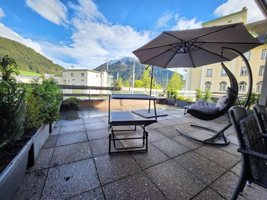 Für 4 Pers neben Talstation Parsennbahn und Bünda Skilift private Dachterrasse