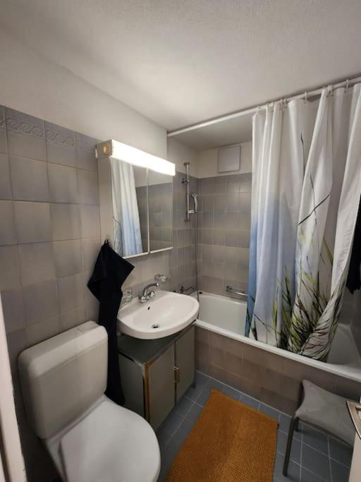 Für 4 Pers neben Talstation Parsennbahn und Bünda Skilift private Dachterrasse