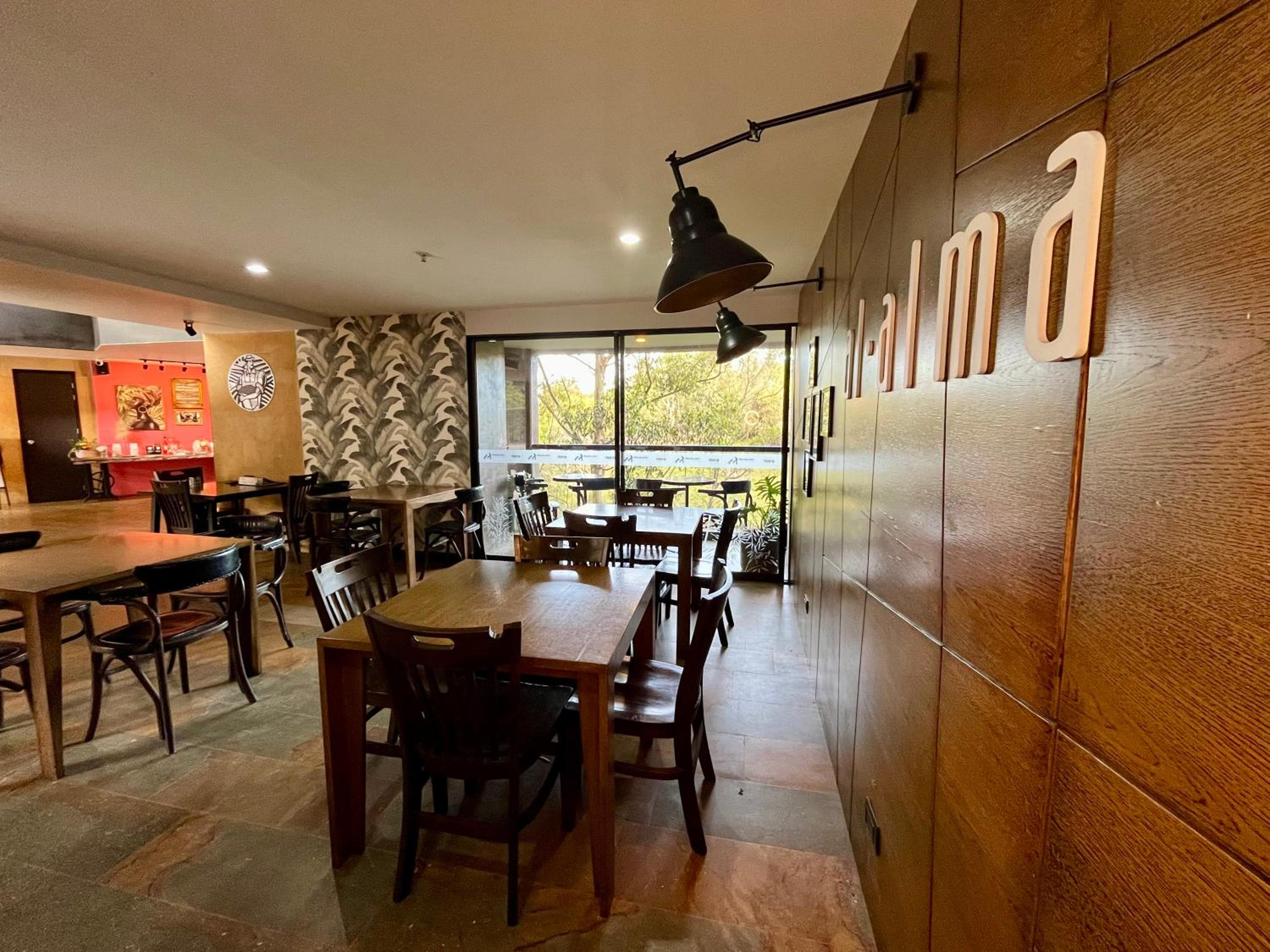 Apartasuite cercana al aeropuerto internacional MED